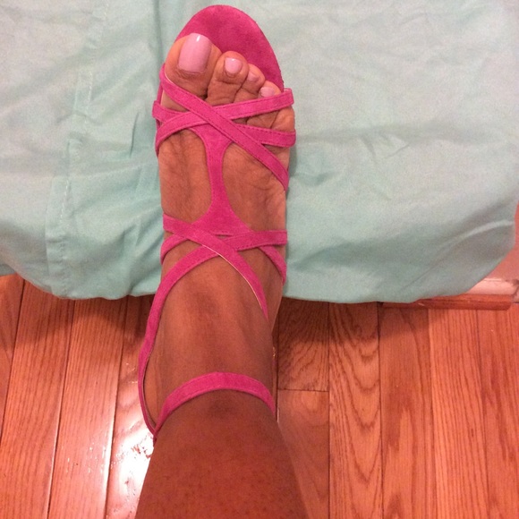 BCBG PINK SUEDE STRAPPY HIGH HEEL SANDALS - Picture 3 of 8